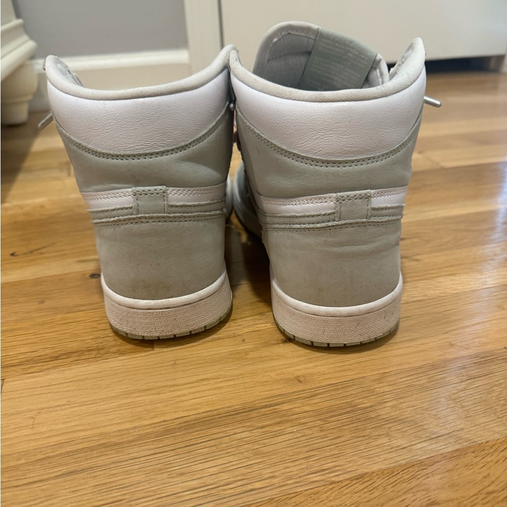 WOMENS AIR JORDAN 1 RETRO HIGH OG “SEAFOAM”